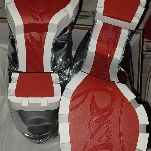 Christian Louboutin ORIONA quilted BOOTS still new - Picture 3 of 13